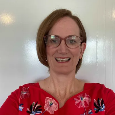 153. Being able to see life more clearly, early sobriety and digging in with Fiona McIntyre