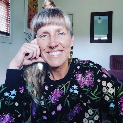 123. The power of peri.  Hormones, alcohol and you with Lissie Turner