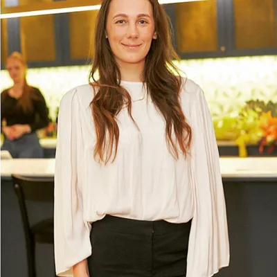 18. Quitting alcohol in your 20's and the freedom to choose your path with Maxime Nicole