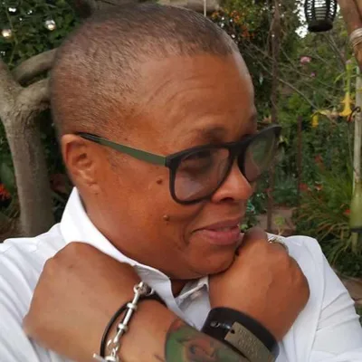 #48 – Shari Hampton - Recovery & Life Coach; Creator of "Served Up Sober"