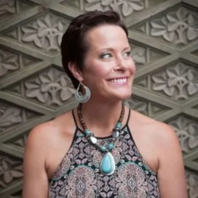 Ep008: Julia Treat - I See You Living Life