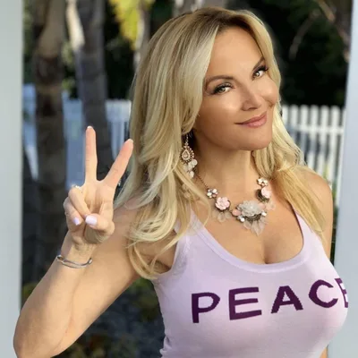 Episode 25- Sober, Recovery Rockstar Brandy Savors Every Moment