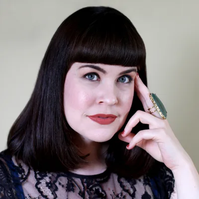 #352 Caitlin Doughty: Death, OCD & Being a Mortician