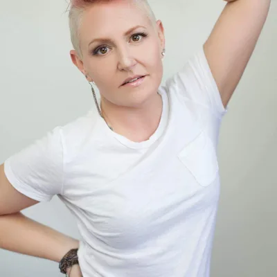 #306 Sexual Fluidity, Energy Healing, & Hypnosis - April Adams