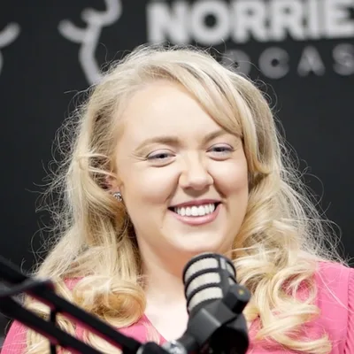 #110 Jessica Ní Mhaoláin talks about visual impairment, education, hysterectomies and more