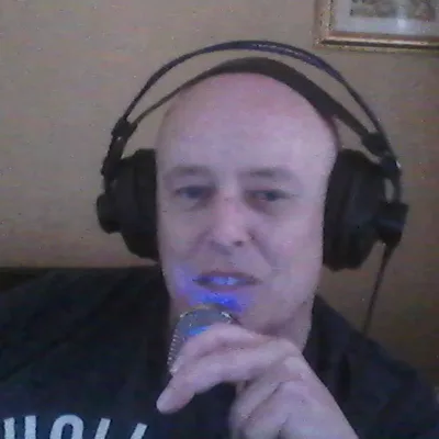 #49 Martin McMahon talks to us about skin cancer, bogus self-employment and podcasting.