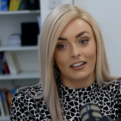 #48 Chloe Sheehan joins us to talk about alopecia, depression, social media and beauty standards in society