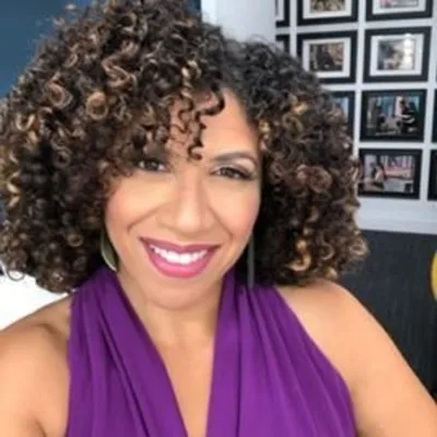 EP056: Damona Hoffman - Host of Dates & Mates: "Love As You Are!"