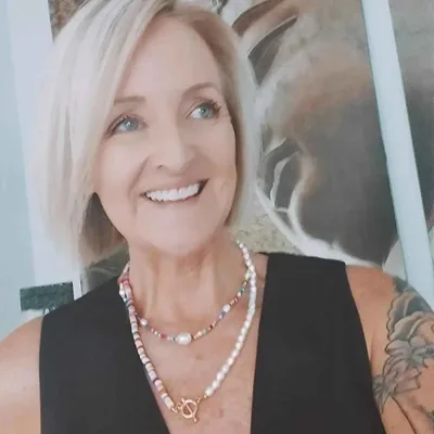 175. From doing sobriety to being sobriety, 2 years in with Michelle McDonald