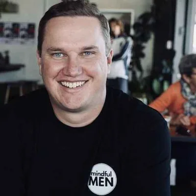 216.  Managing OCD, sobriety and making Mindful Men with Simon Rinne