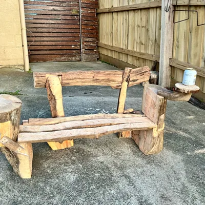 Cute love-seat for one (Tue, 12/09/2023)