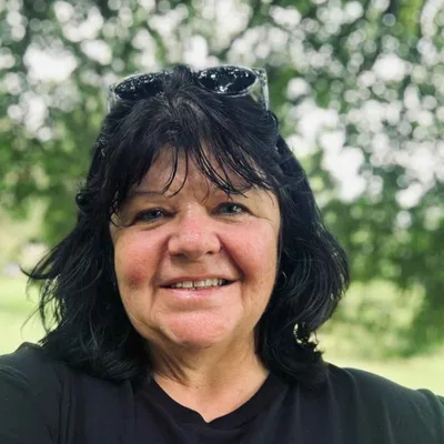 231. Milestones;  wineries, parties, a parent passing, and spring days sober with Michelle French