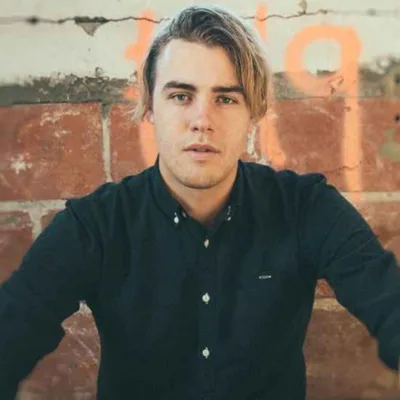 283.  The freedom from meeting your fears head on  with musician Hein Cooper