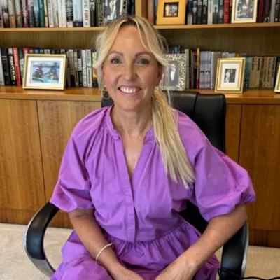 284. Surviving breast cancer, a plane crash and early sobriety with Jen Nelmes