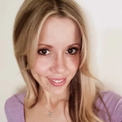 304. Sobriety saved me with Claire McCreedy