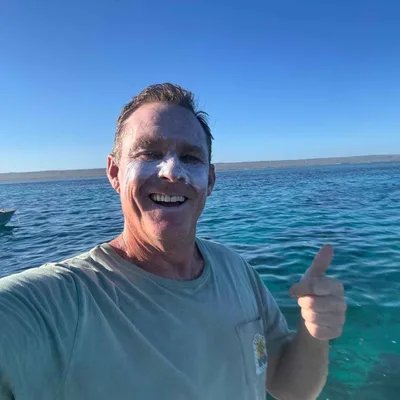 319. Riding the waves of emotions in sobriety with John from WA