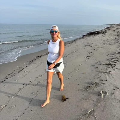 Episode 661 Who Am I Without the Labels? Finding My Voice After Nearly 20 Years Sober with Bizzy