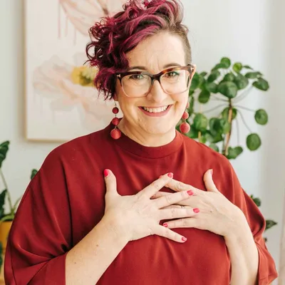 388.  What was alcohol keeping me safe from experiencing? with Emma Gilmour