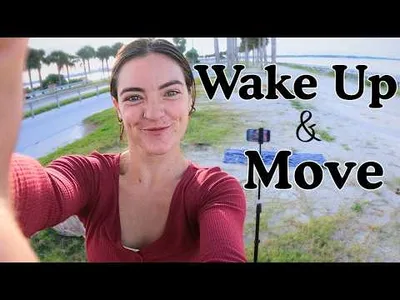 5 Minute Morning Yoga | Gentle Upper Body Wake Up & Stretch 🌊☀️