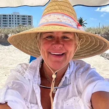 Busy Living Sober with Host Elizabeth Chance