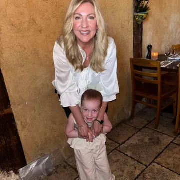 Busy Living Sober with Host Elizabeth Chance