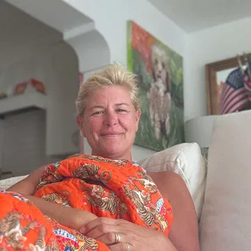 Busy Living Sober with Host Elizabeth Chance