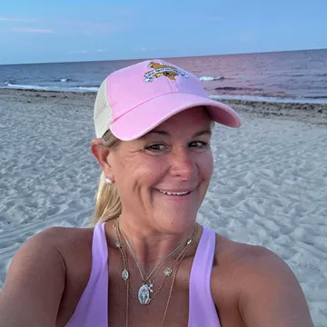 Busy Living Sober with Host Elizabeth Chance