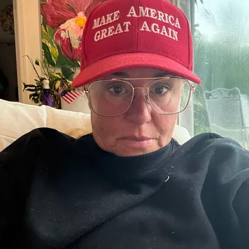 Busy Living Sober with Host Elizabeth Chance