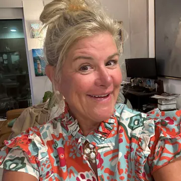 Busy Living Sober with Host Elizabeth Chance