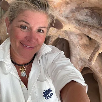 Busy Living Sober with Host Elizabeth Chance