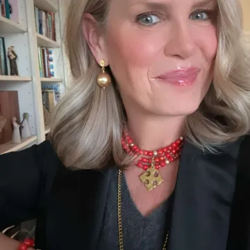 Busy Living Sober with Host Elizabeth Chance