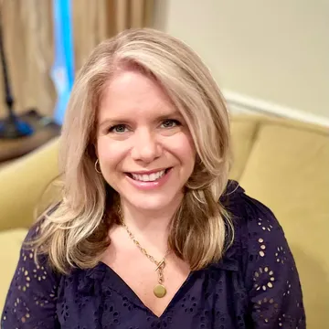 Busy Living Sober with Host Elizabeth Chance