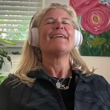 Busy Living Sober with Host Elizabeth Chance