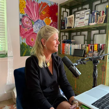 Busy Living Sober with Host Elizabeth Chance