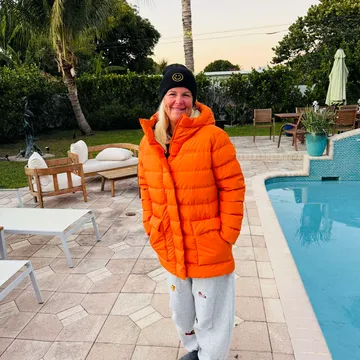 Busy Living Sober with Host Elizabeth Chance