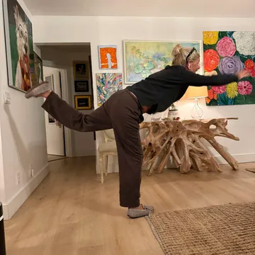 Busy Living Sober with Host Elizabeth Chance