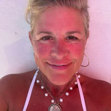 Busy Living Sober with Host Elizabeth Chance